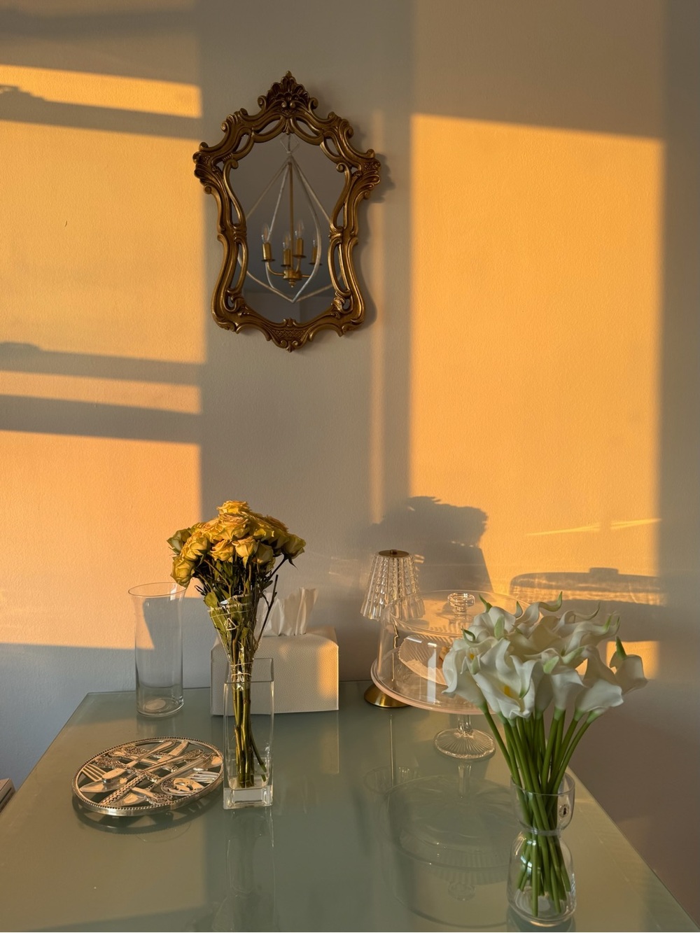 Antique-style mirror